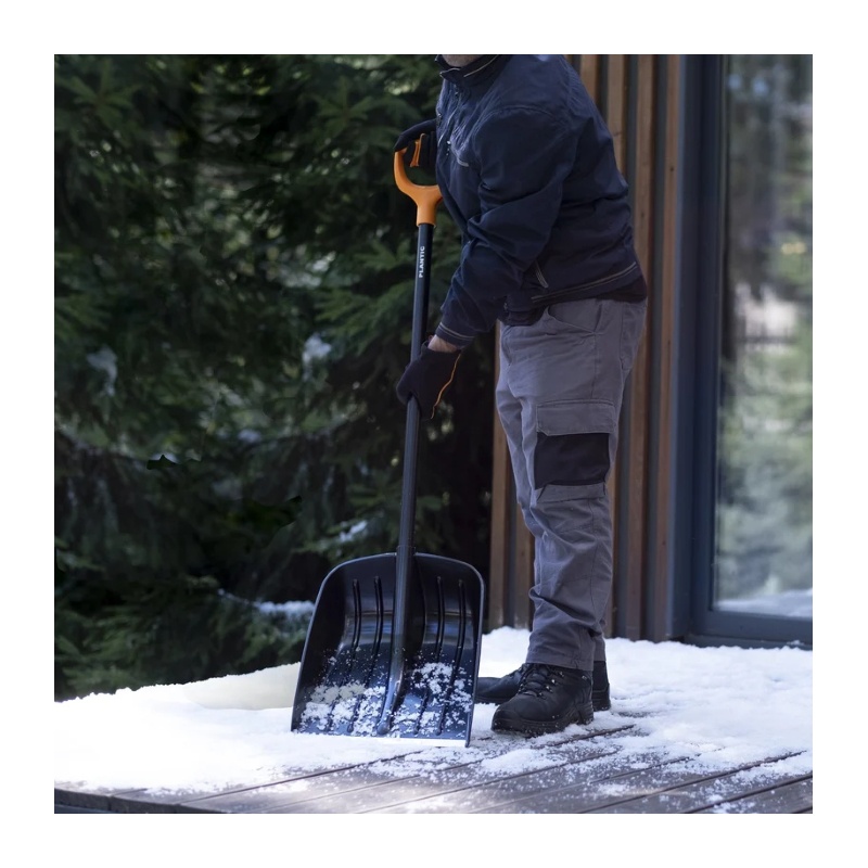 Лопата для уборки снега Plantic 12003-01 c деревянным черенком